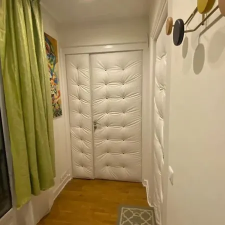 Premium 2 Minutes Walk From Champs-elysees Apartmán *